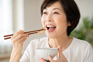 女性の食事