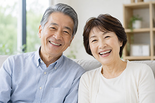 笑顔の老夫婦