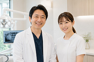 歯科医師と歯科助手